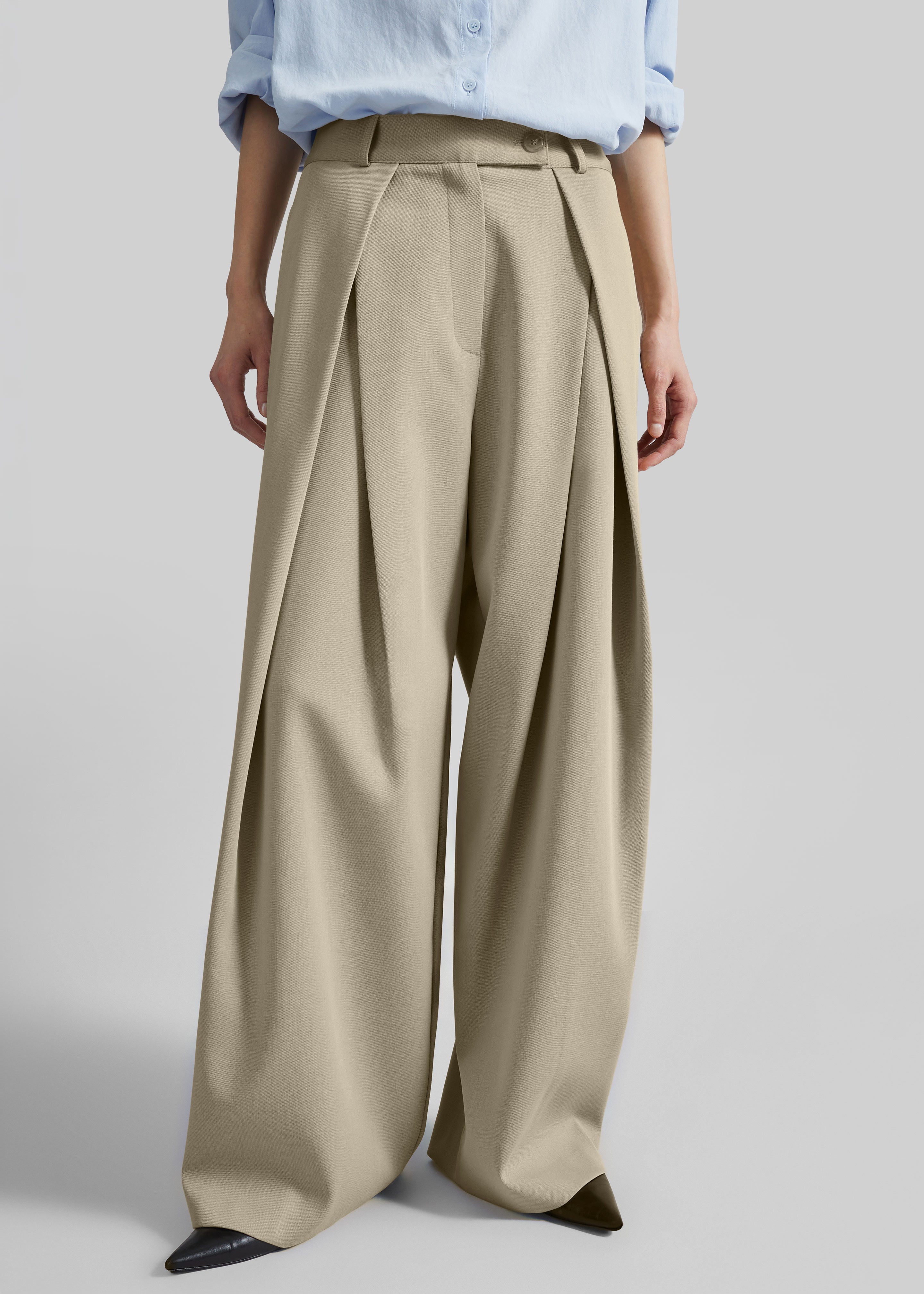 Avray Pleated Trousers - Beige