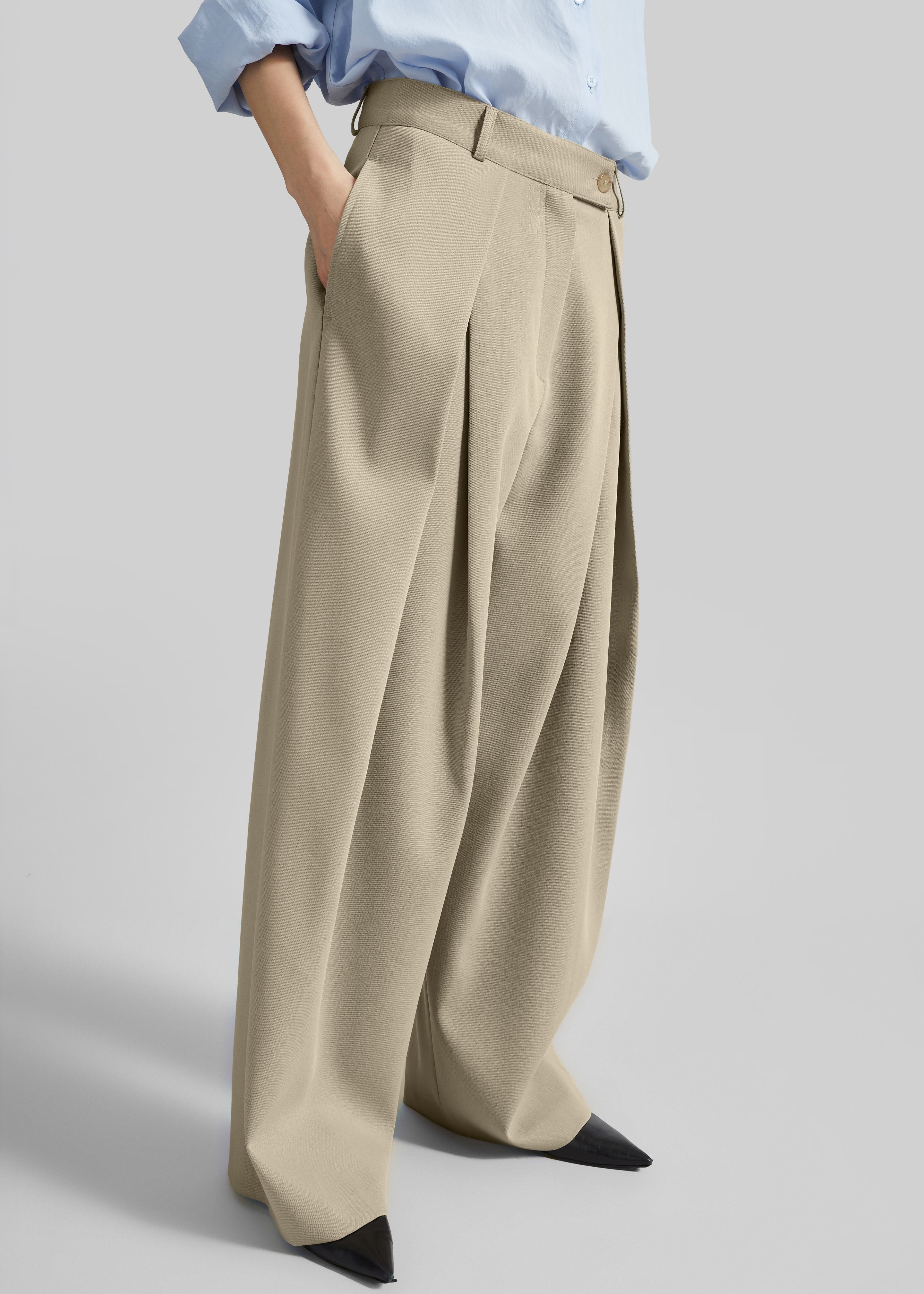 Avray Pleated Trousers - Beige