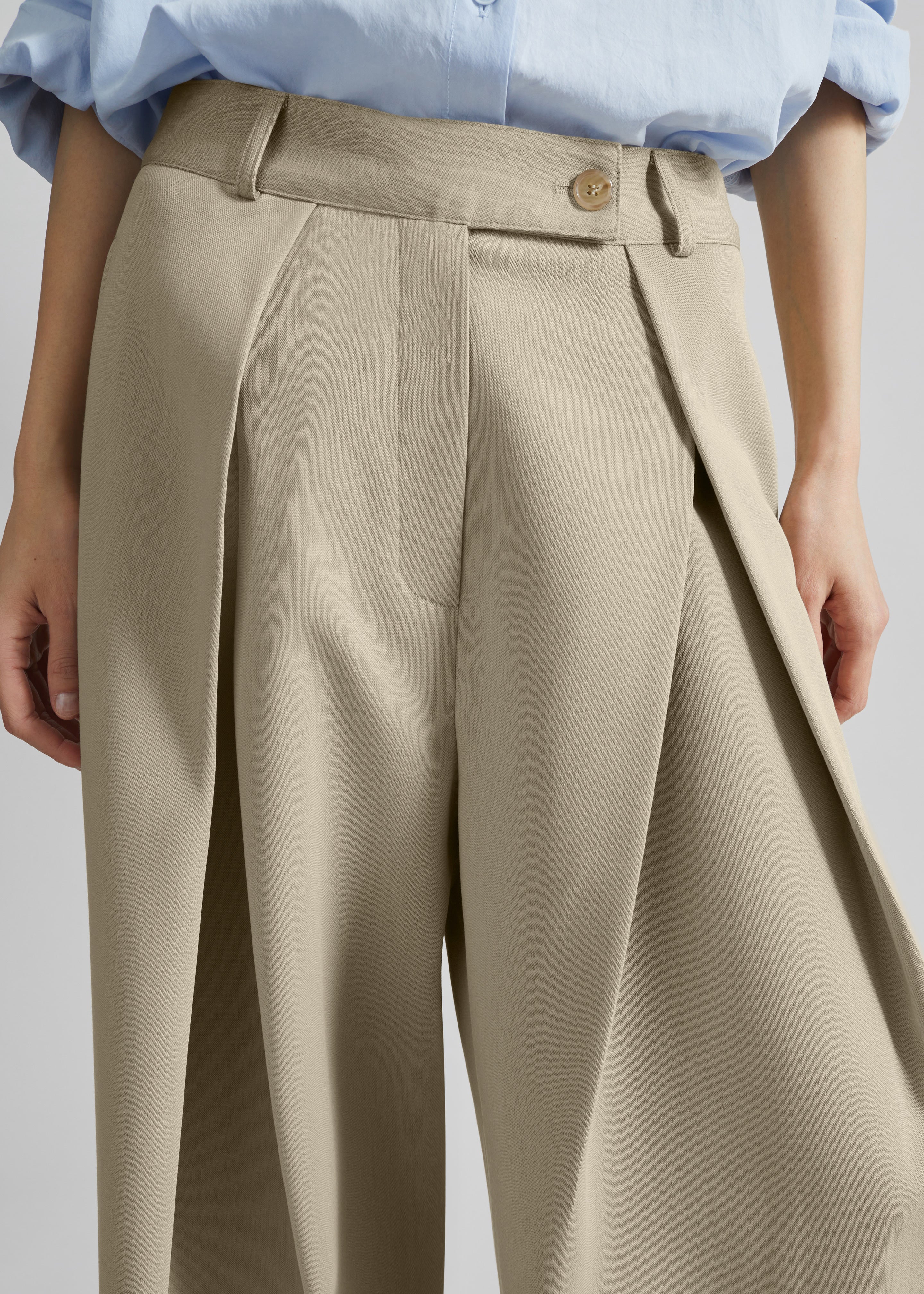 Avray Pleated Trousers - Beige