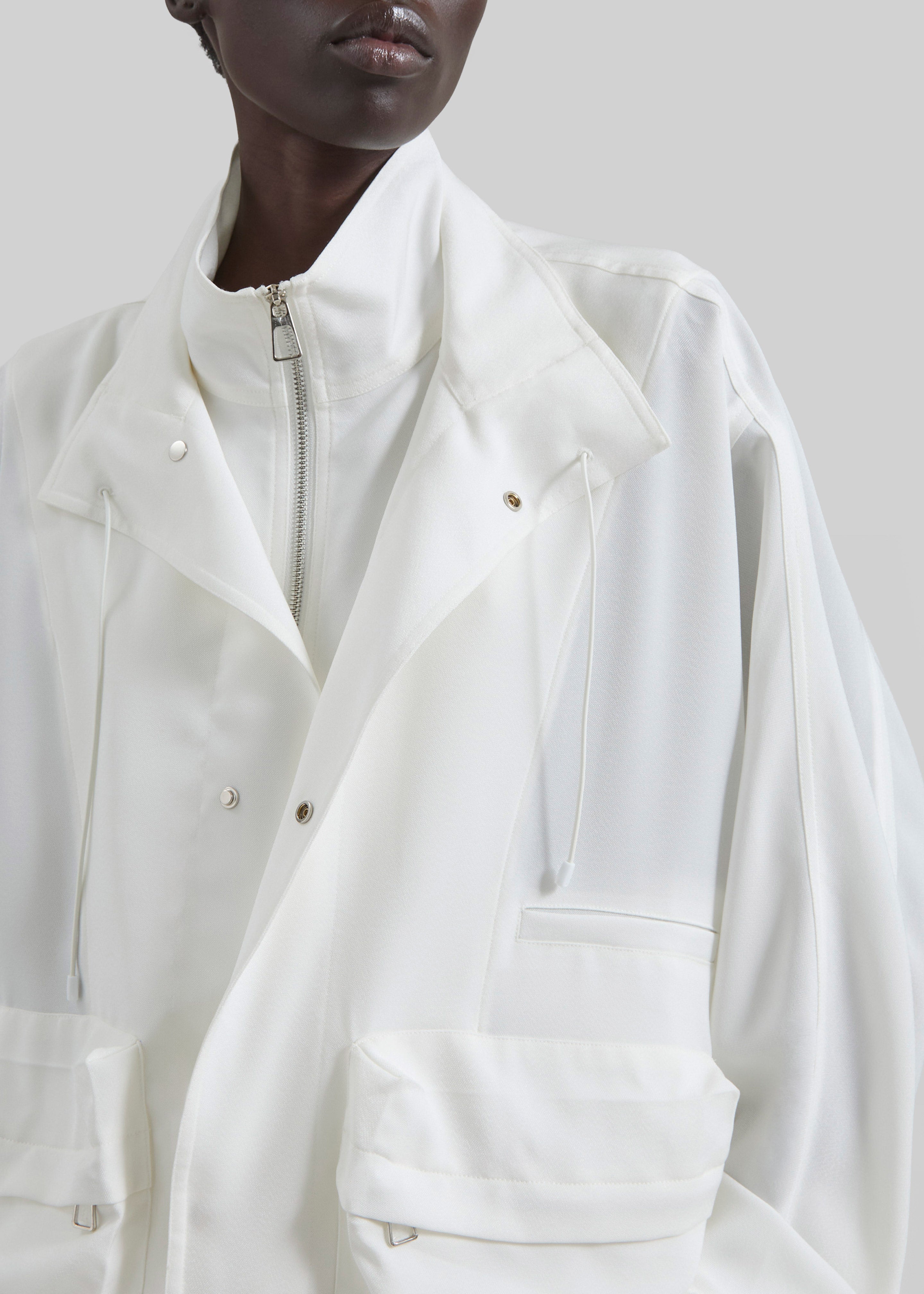Breya Fluid Jacket - White