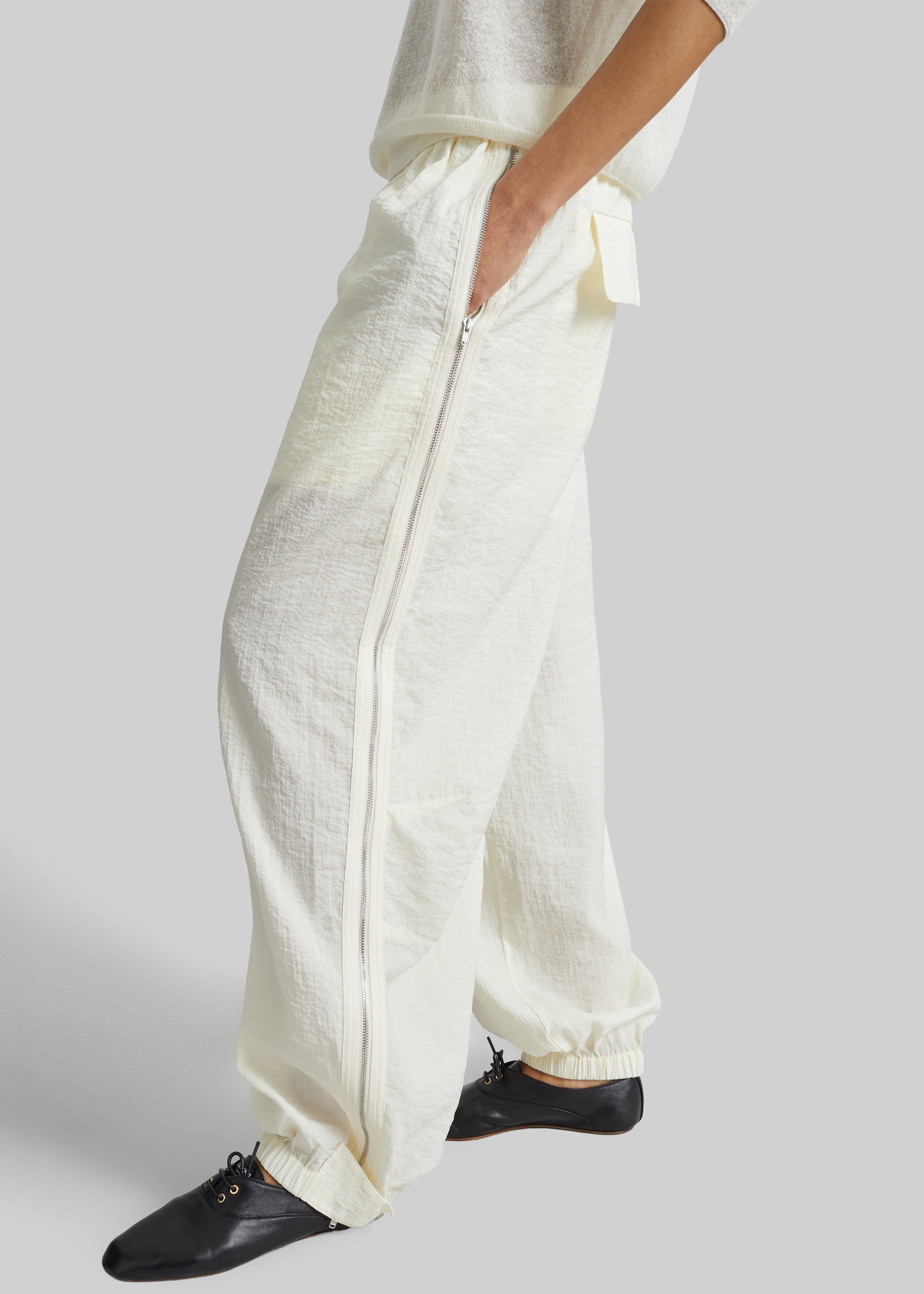 CO Articulated Vented Pants - Milk