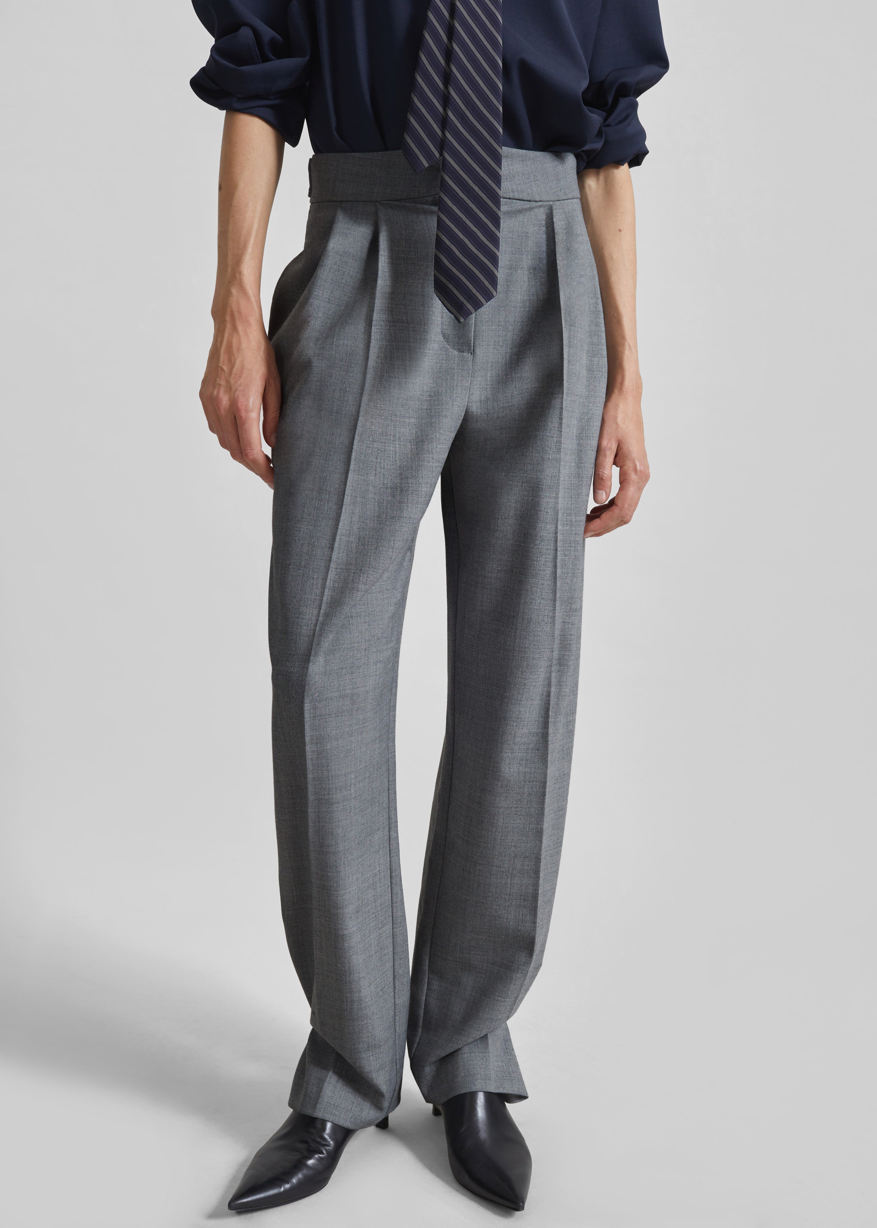 Doyer Pleated Trousers - Light Grey