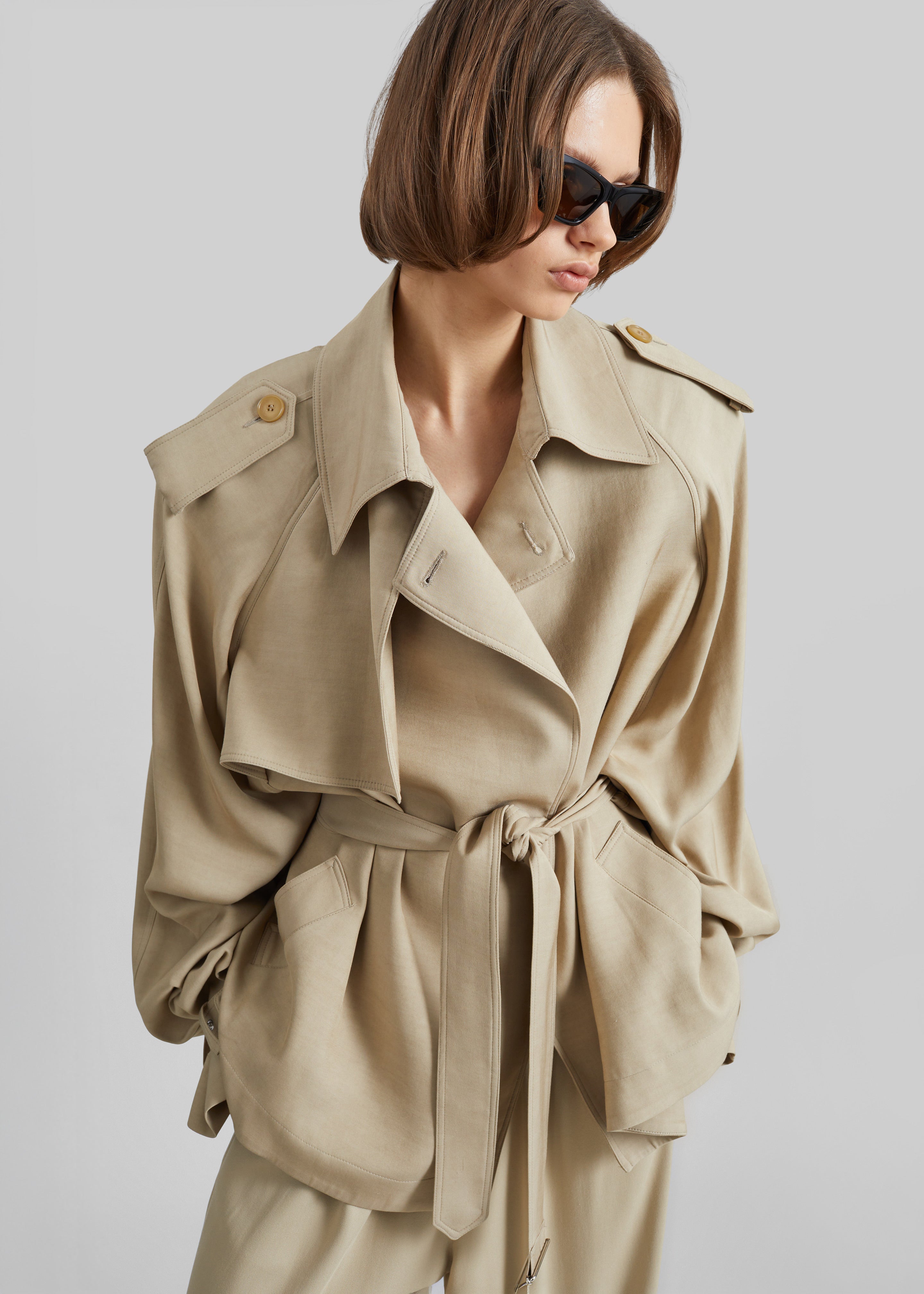 Elva Fluid Short Trench - Beige