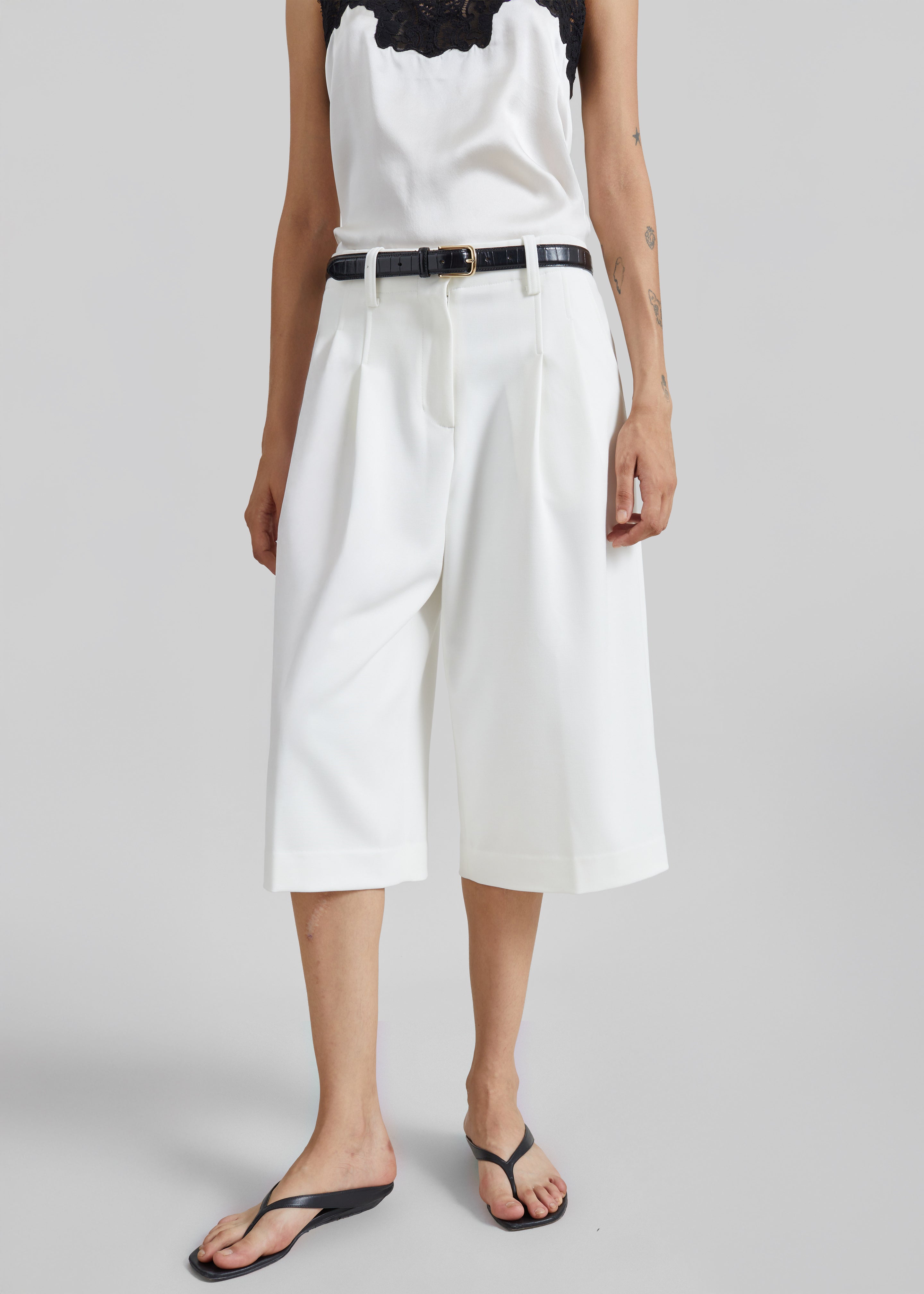 Jag Pleated Bermuda Shorts - White