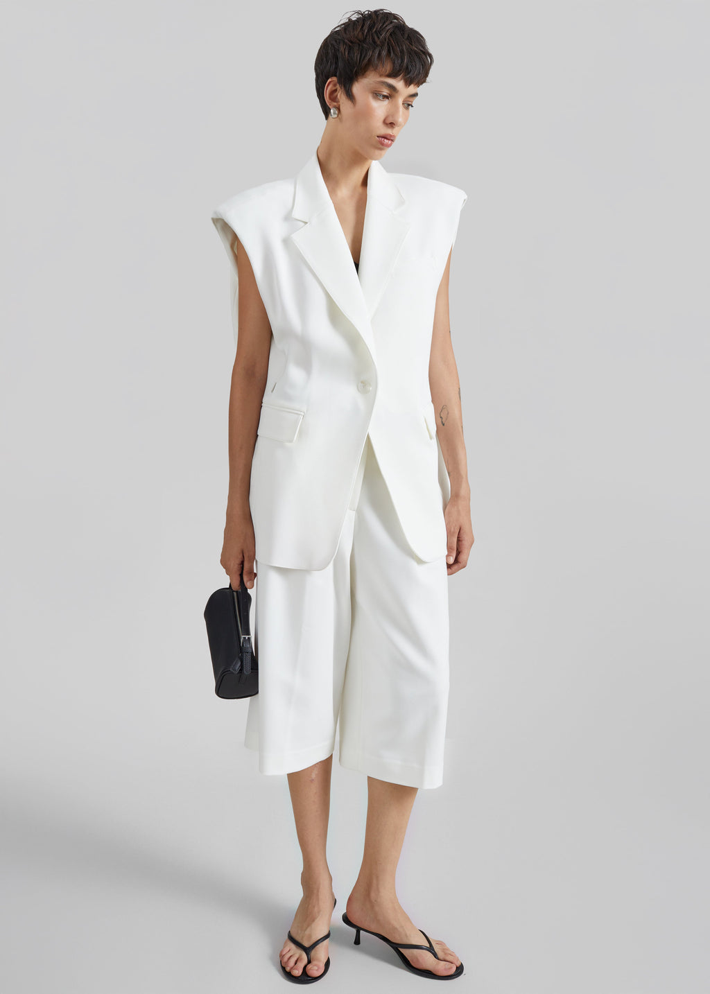 Jag Pleated Bermuda Shorts - White