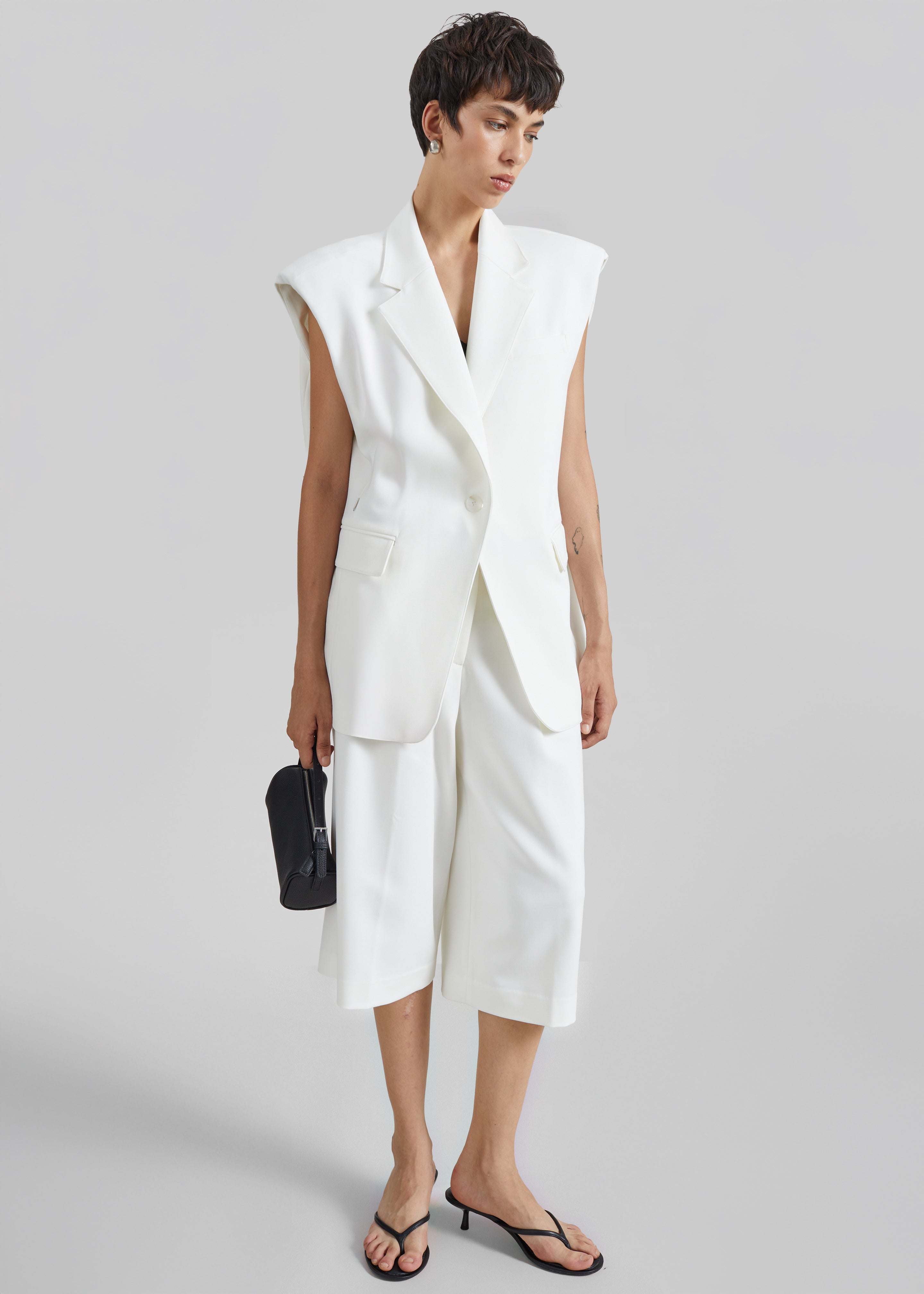 Jag Pleated Bermuda Shorts - White