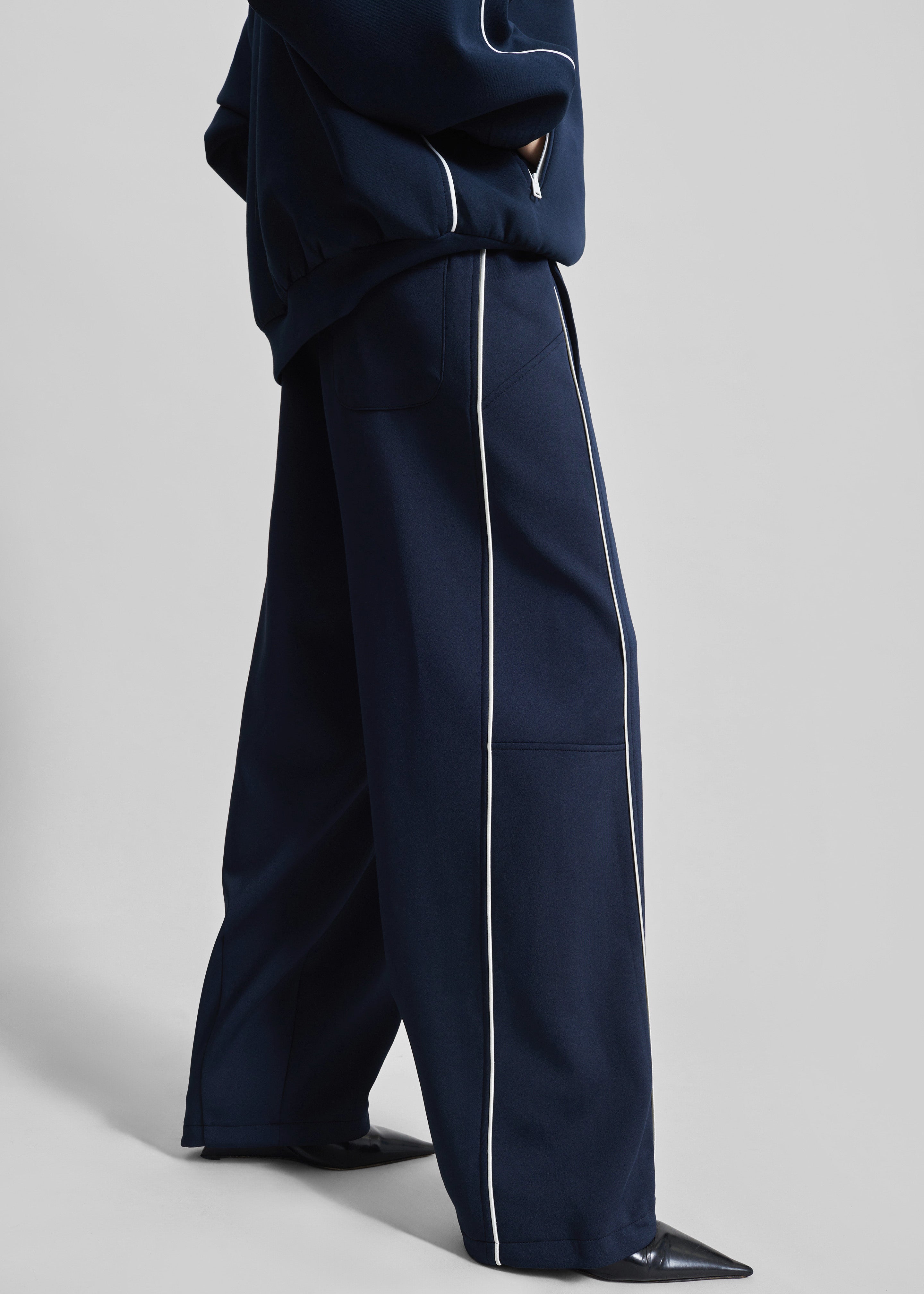 Nayen Track Pants - Navy